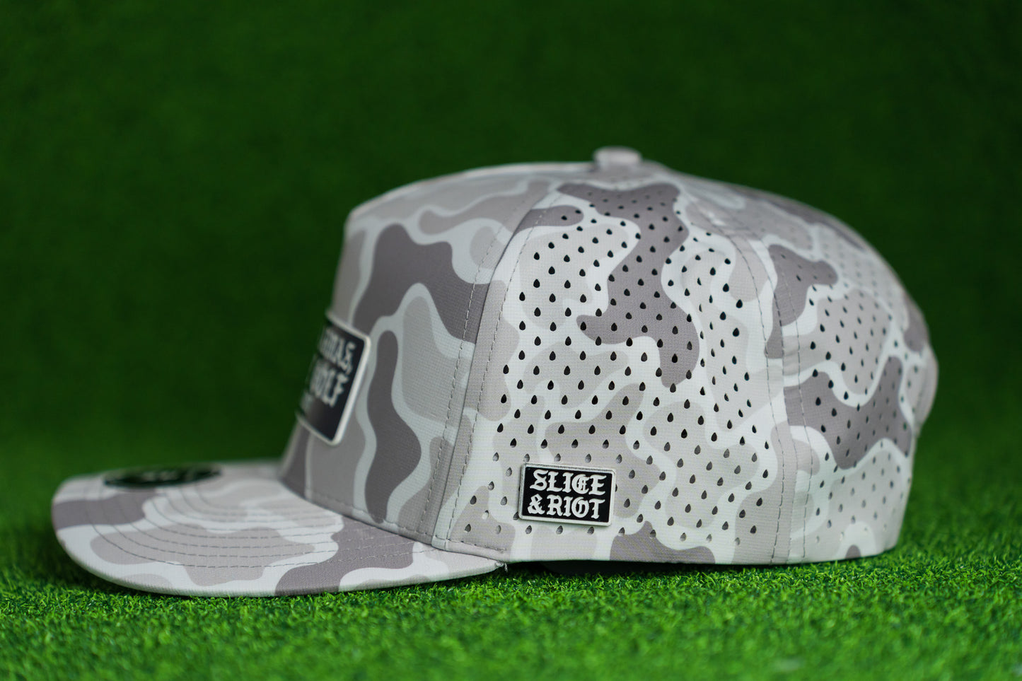 Vices (en Espanol) Premium Old School Snow Camo Hat