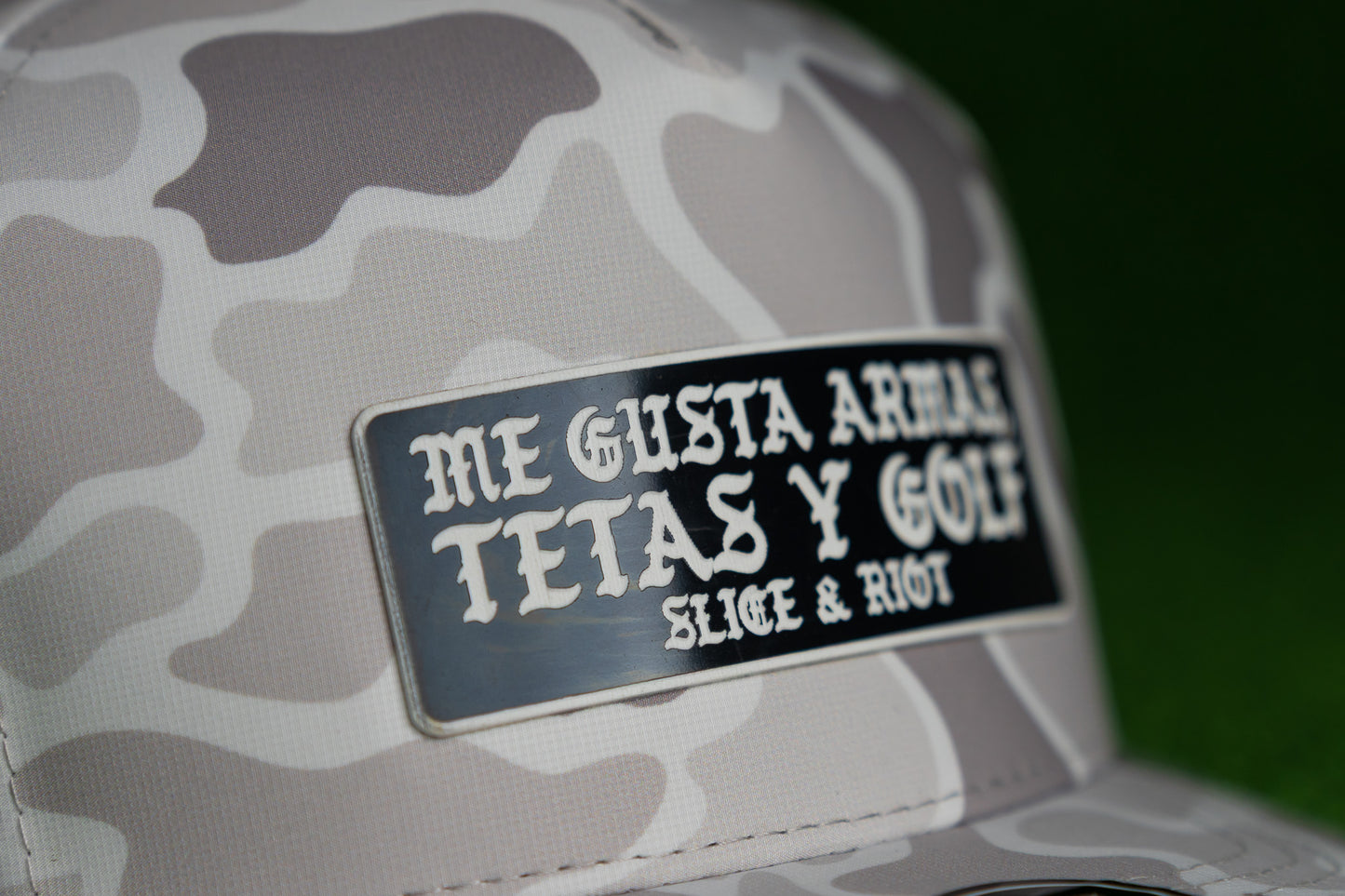 Vices (en Espanol) Premium Old School Snow Camo Hat